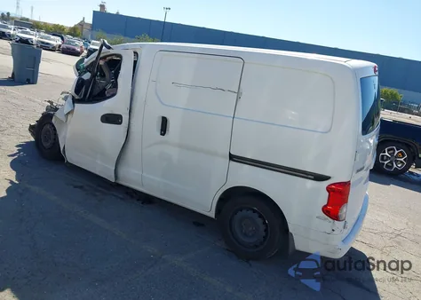 2015 Nissan Nv200 Sv z USA, uszkodzony, nr VIN 3N6CM0KN2FK710011